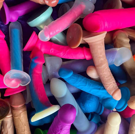 A Guide to Safe Dildo Materials: Choosing the Right Sex Toy for You